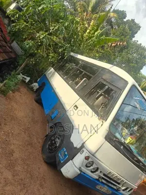 Eicher Skyline 2011 Bus (Used)