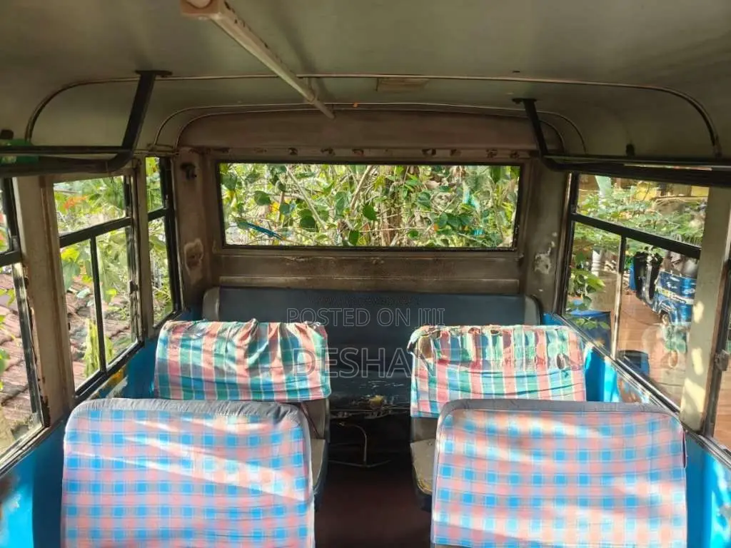 Eicher Skyline 2011 Bus (Used)