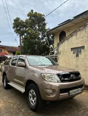 Toyota Hilux 2010 Pickup (Used)