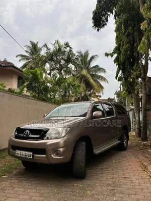 Toyota Hilux 2010 Pickup (Used)