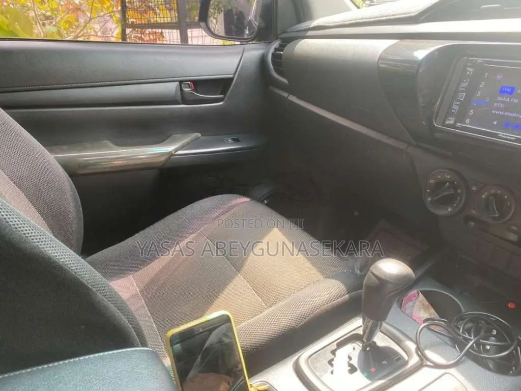 Toyota Hilux 2016 Pickup (Used)