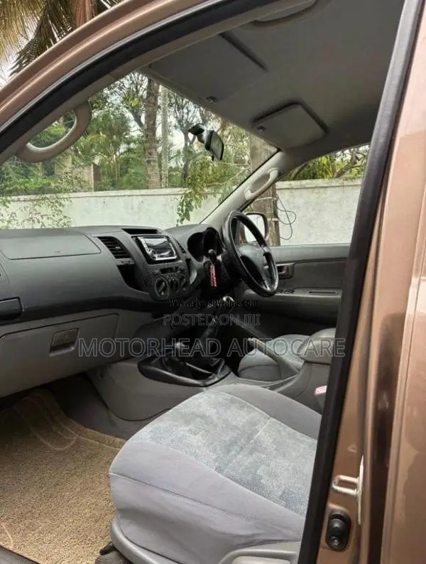 Toyota Hilux 2010 Pickup (Used)