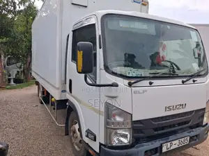Isuzu Full Body 2016 Lorry (Used)