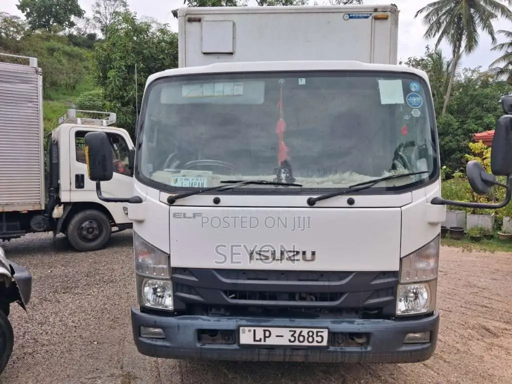 Isuzu Full Body 2016 Lorry (Used)