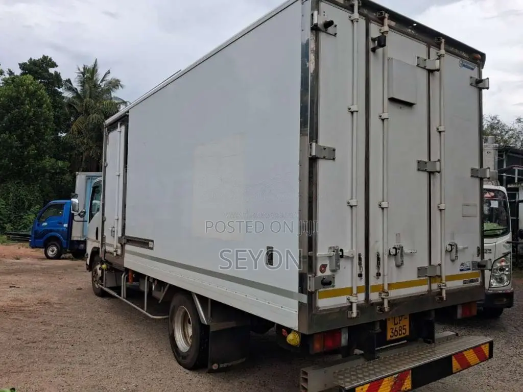 Isuzu Full Body 2016 Lorry (Used)