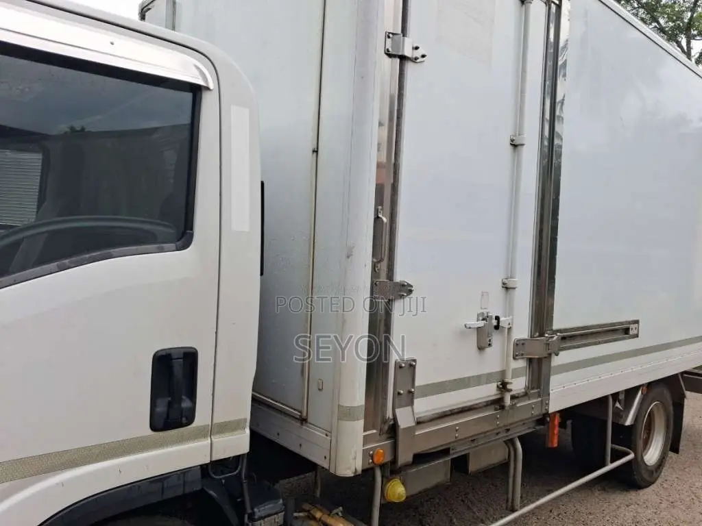 Isuzu Full Body 2016 Lorry (Used)