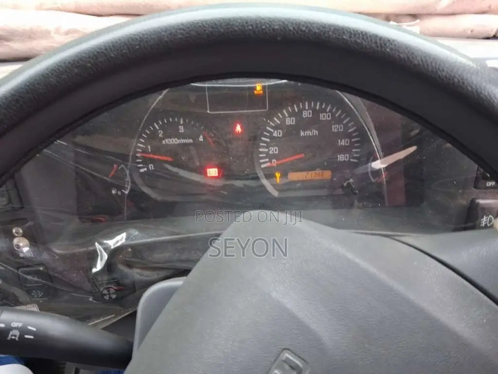 Isuzu Full Body 2016 Lorry (Used)
