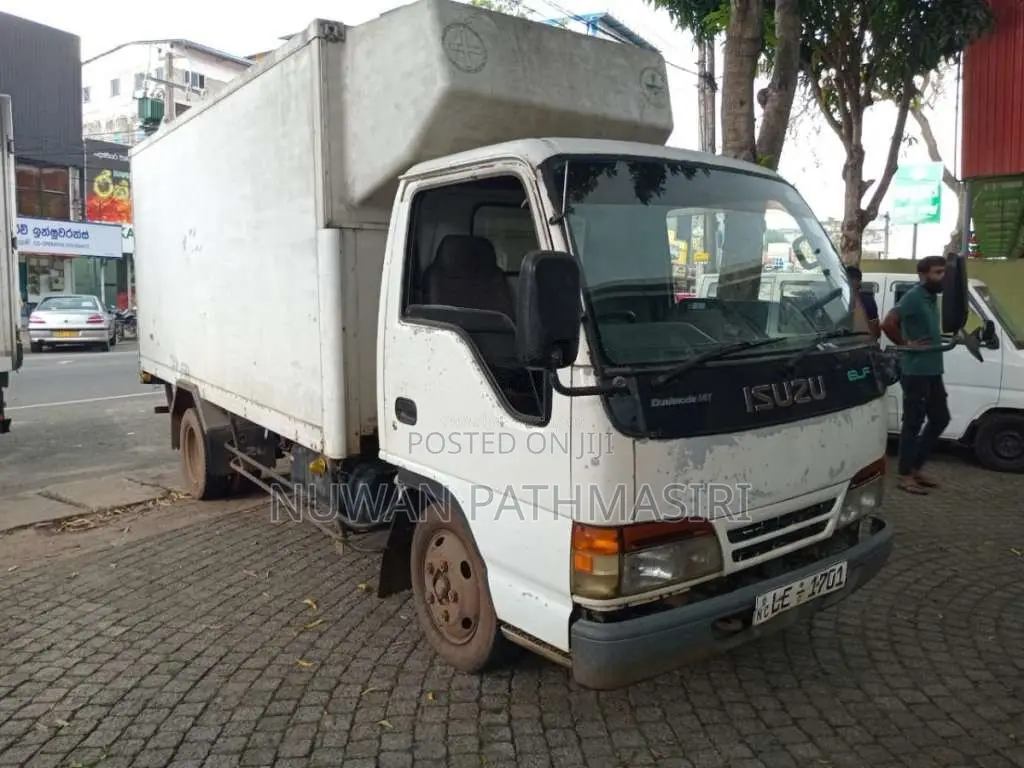 Isuzu Freezer 2002 Lorry (Used)