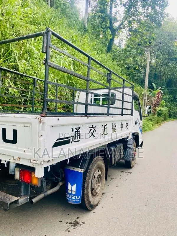 Isuzu 4WD Single Wheel 2000 Lorry (Used)