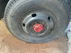 Isuzu 4WD Single Wheel 2000 Lorry (Used)