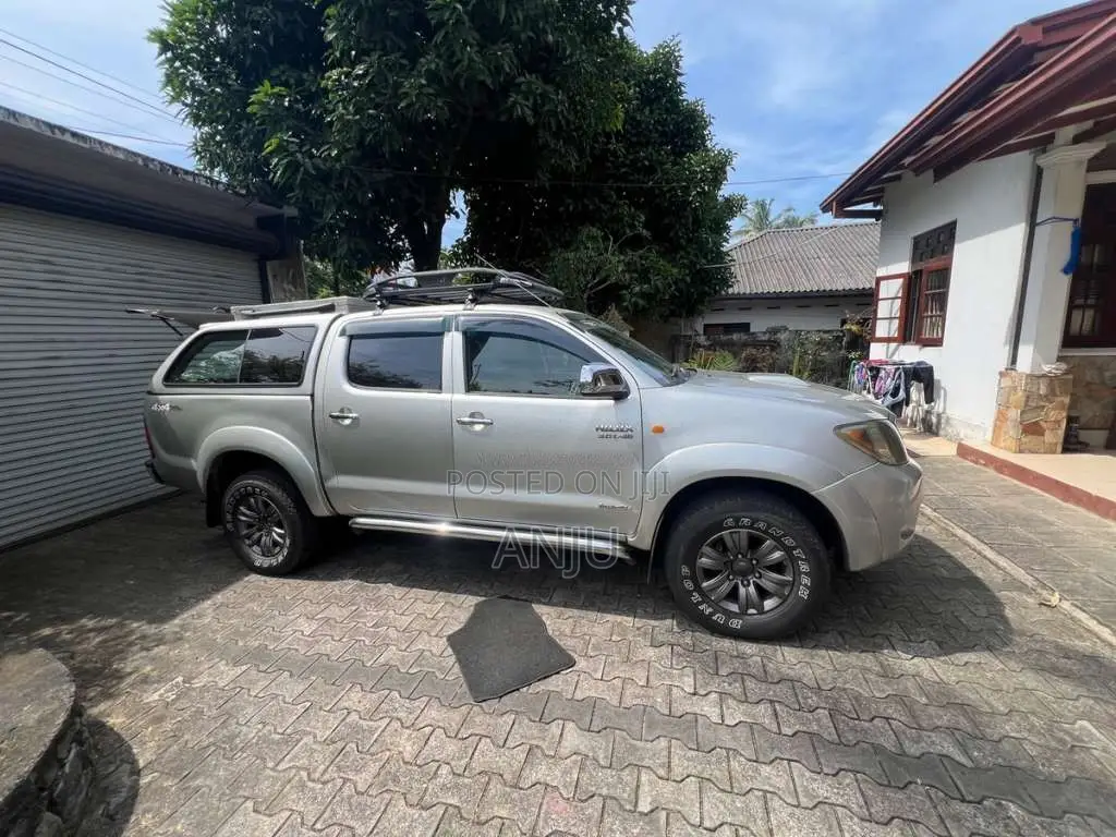 Toyota Hilux 2011 Pickup (Used)