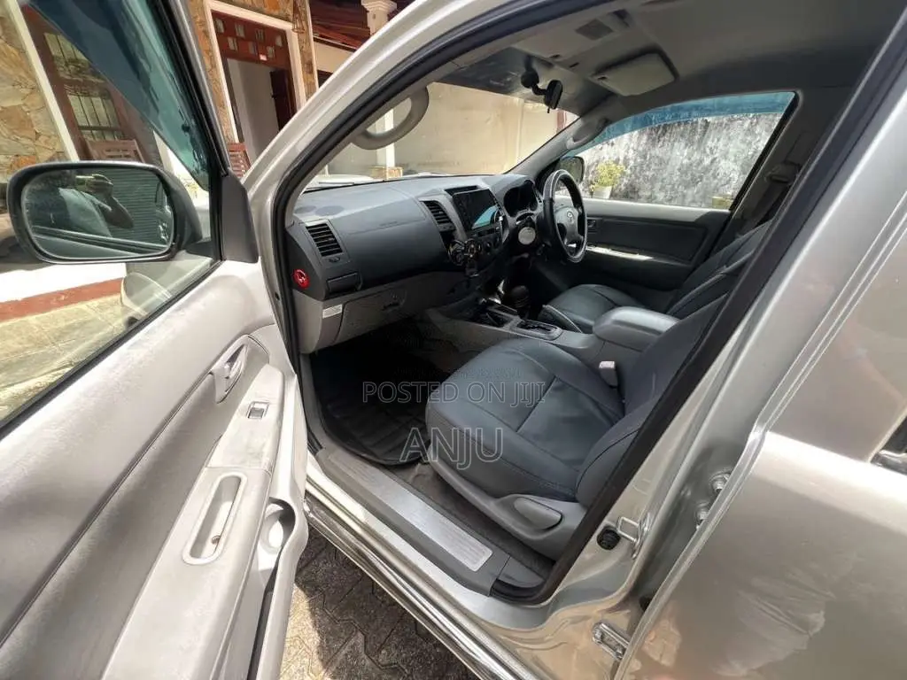 Toyota Hilux 2011 Pickup (Used)