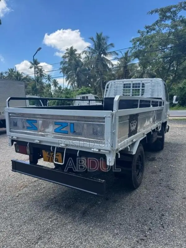 Isuzu Single Wheel 1980 Lorry (Used)