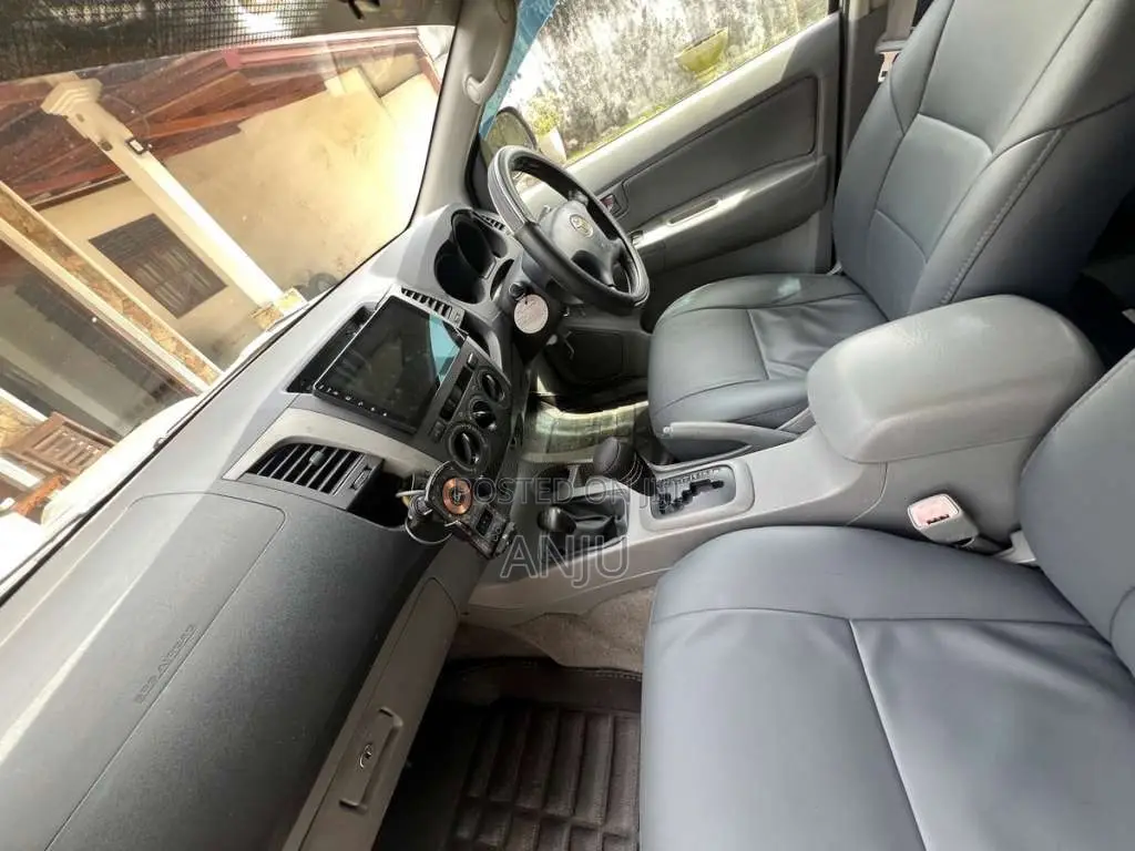 Toyota Hilux 2011 Pickup (Used)