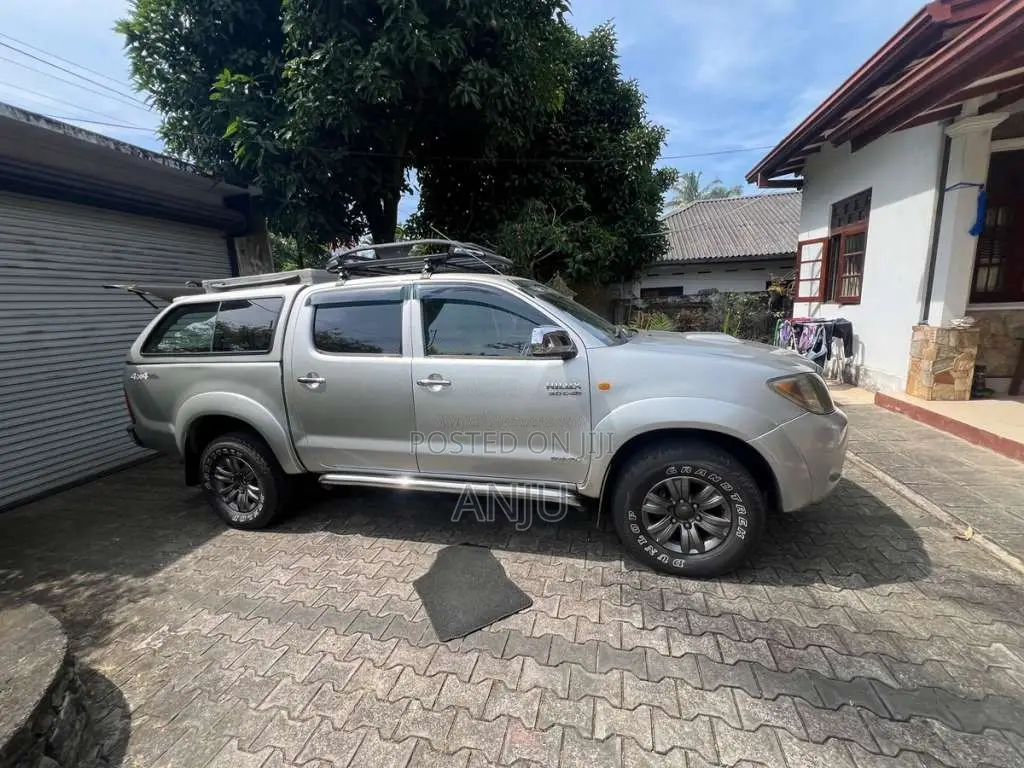 Toyota Hilux 2011 Pickup (Used)