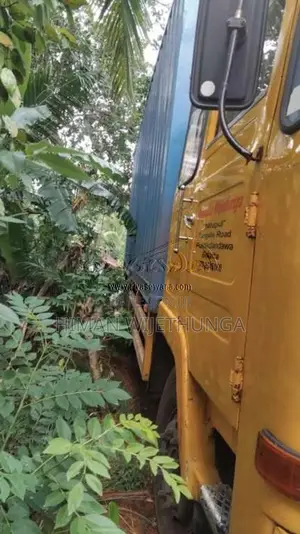 Ashok-Leyland Tusker 2004 Lorry (Used)