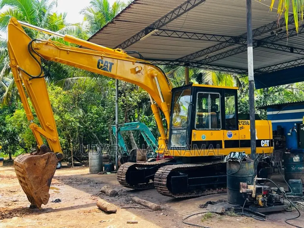 CAT E120B 2005 Heavy-Duty (Used)