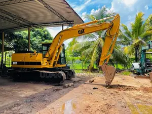 CAT E120B 2005 Heavy-Duty (Used)