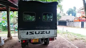Isuzu ELF 1995 Crew Cab (Used)