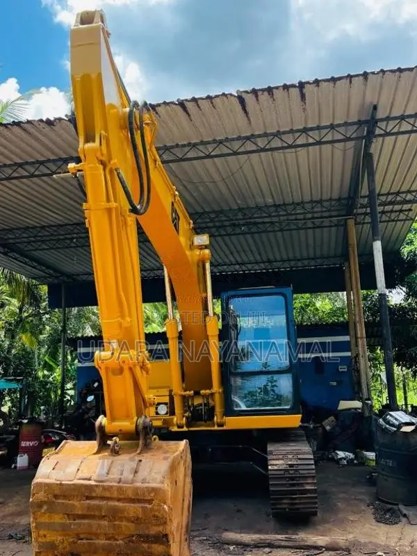 CAT E120B 2005 Heavy-Duty (Used)