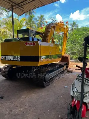 CAT E120B 2005 Heavy-Duty (Used)