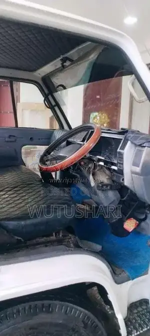 Isuzu ELF 1992 Lorry (Used)