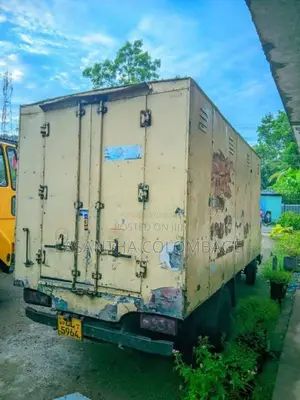 Isuzu ELF 2015 Lorry (Used)