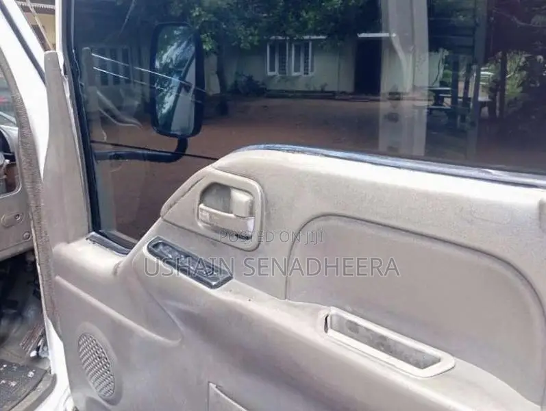 Isuzu ELF NKR 14.5 Full Body 1998 Lorry (Used)