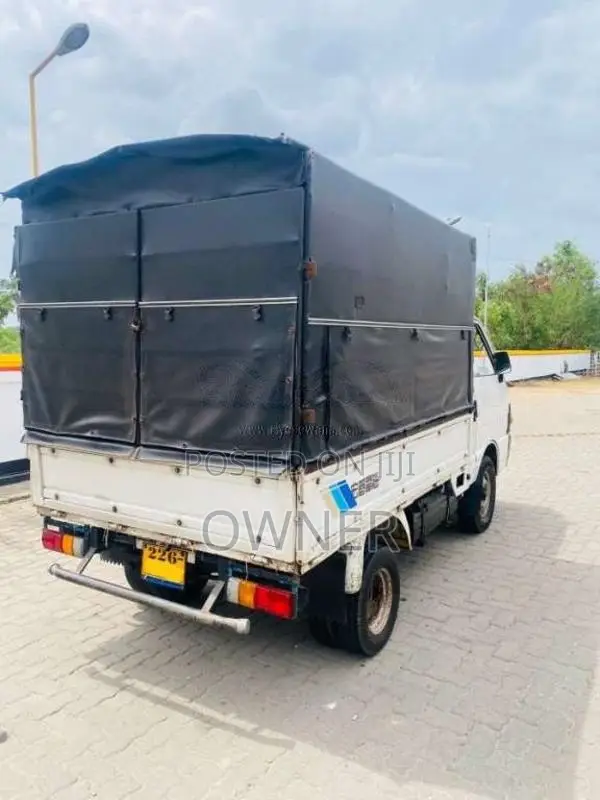 Nissan Mazda 2002 Lorry (Used)