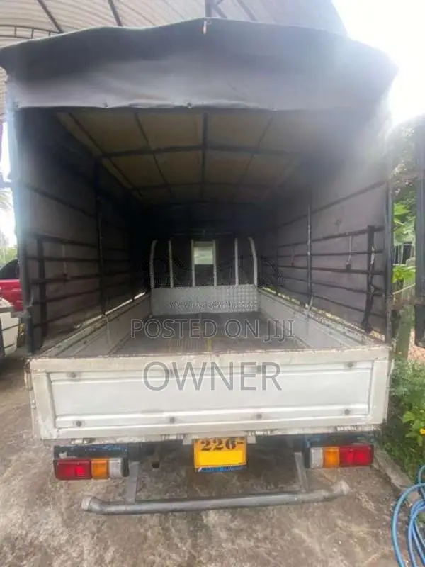 Nissan Mazda 2002 Lorry (Used)