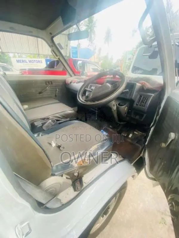 Nissan Mazda 2002 Lorry (Used)