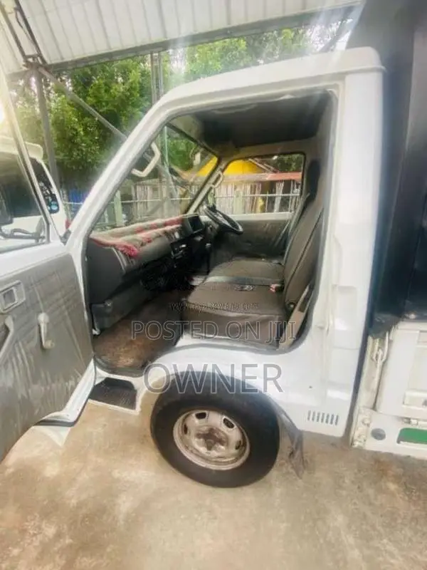 Nissan Mazda 2002 Lorry (Used)