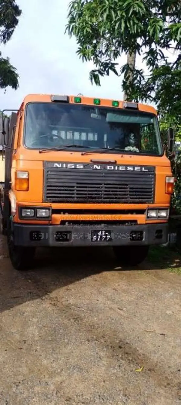 Nissan Ten Wheel 1993 Lorry (Used)