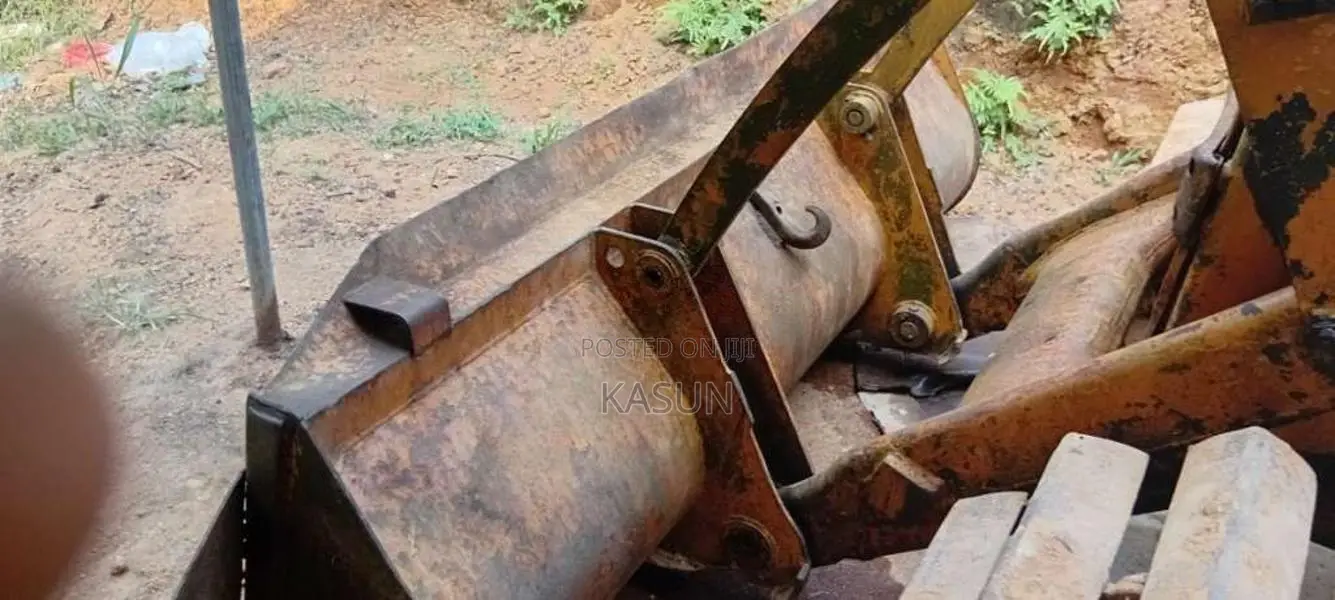 Komatsu D20Q Dozer 2007 Heavy-Duty (Used)