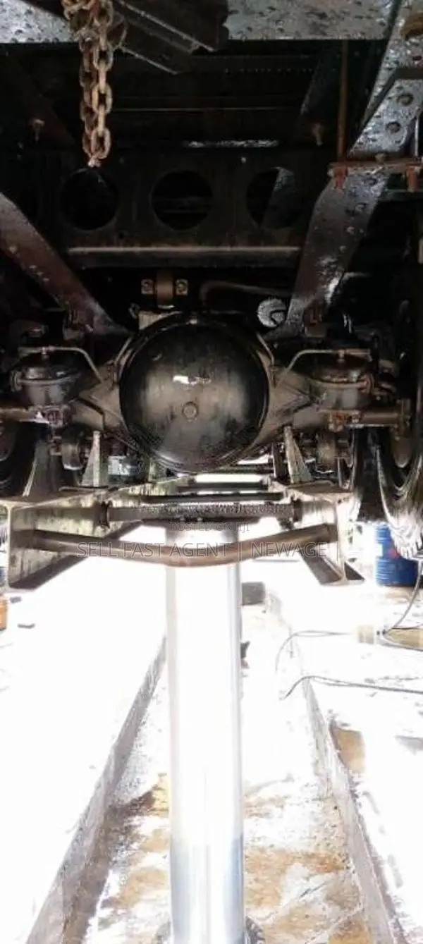Nissan Ten Wheel 1993 Lorry (Used)