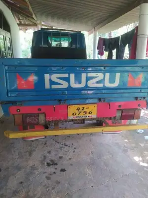 Isuzu Single Wheel 1984 Lorry (Used)