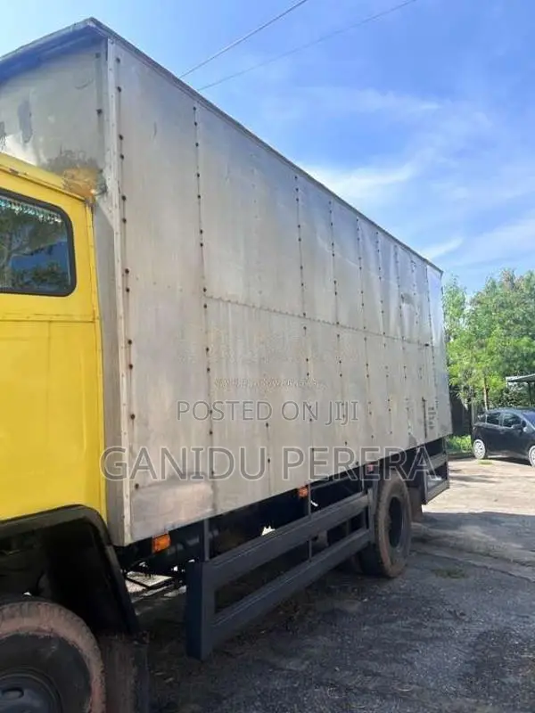 Ashok-Leyland Comet 2004 Lorry (Used)