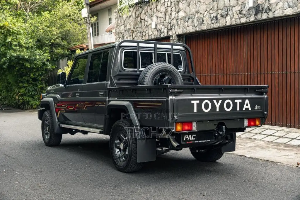Toyota Land Cruiser LC79 2025 Pickup (Used)