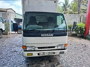 Nissan Nissan 1999 Lorry (Used)