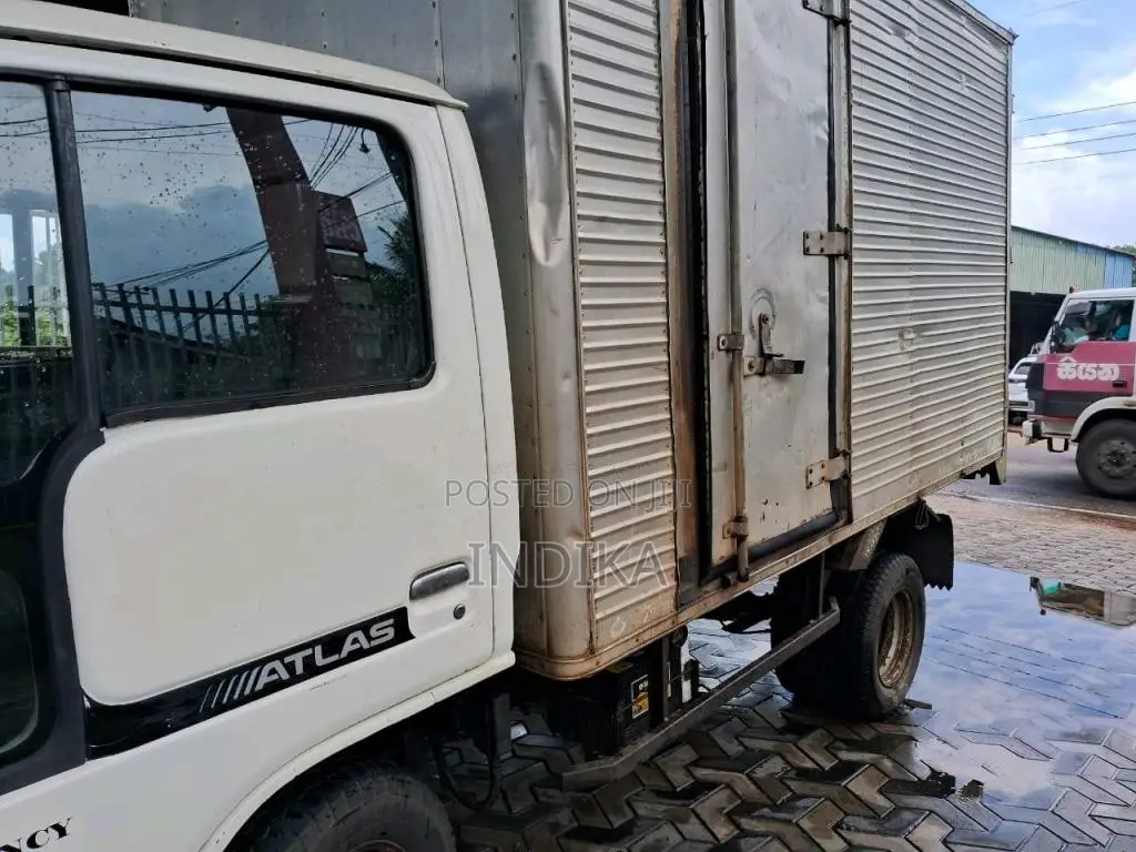 Nissan Nissan 1999 Lorry (Used)