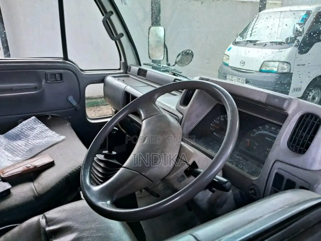 Nissan Nissan 1999 Lorry (Used)