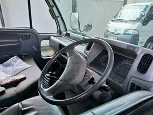 Nissan Nissan 1999 Lorry (Used)