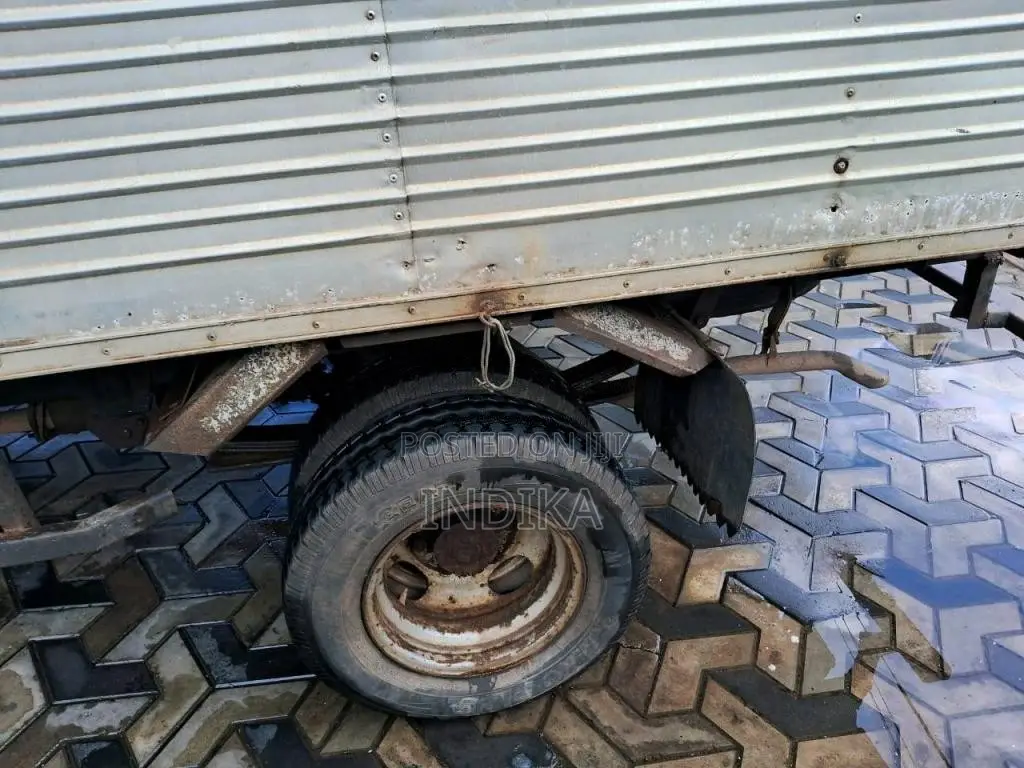 Nissan Nissan 1999 Lorry (Used)