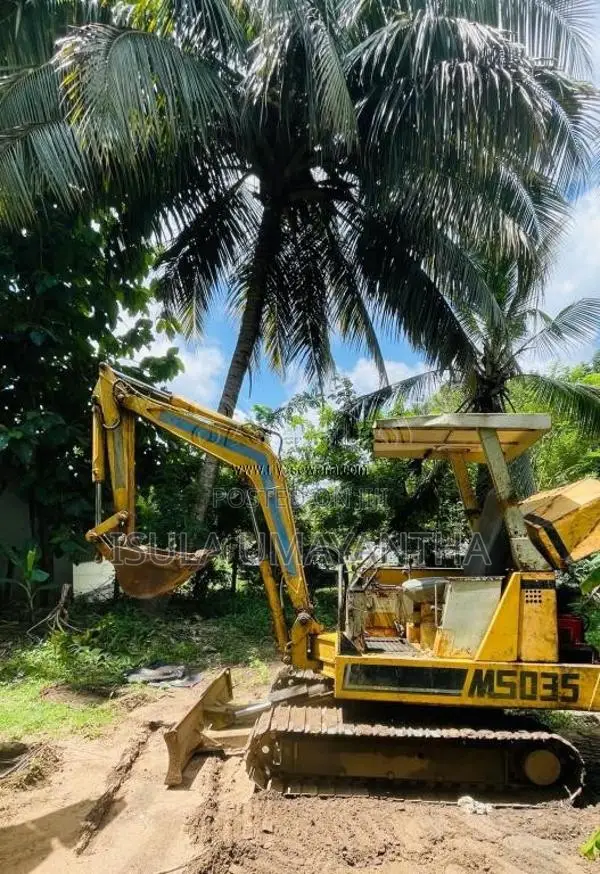 Mitsubishi M035 Excavator 2015 Heavy-Duty (Used)