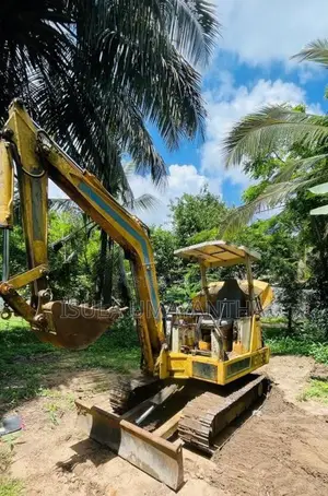 Mitsubishi M035 Excavator 2015 Heavy-Duty (Used)