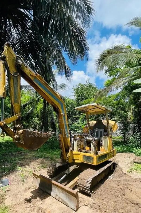 Mitsubishi M035 Excavator 2015 Heavy-Duty (Used)
