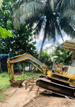 Mitsubishi M035 Excavator 2015 Heavy-Duty (Used)