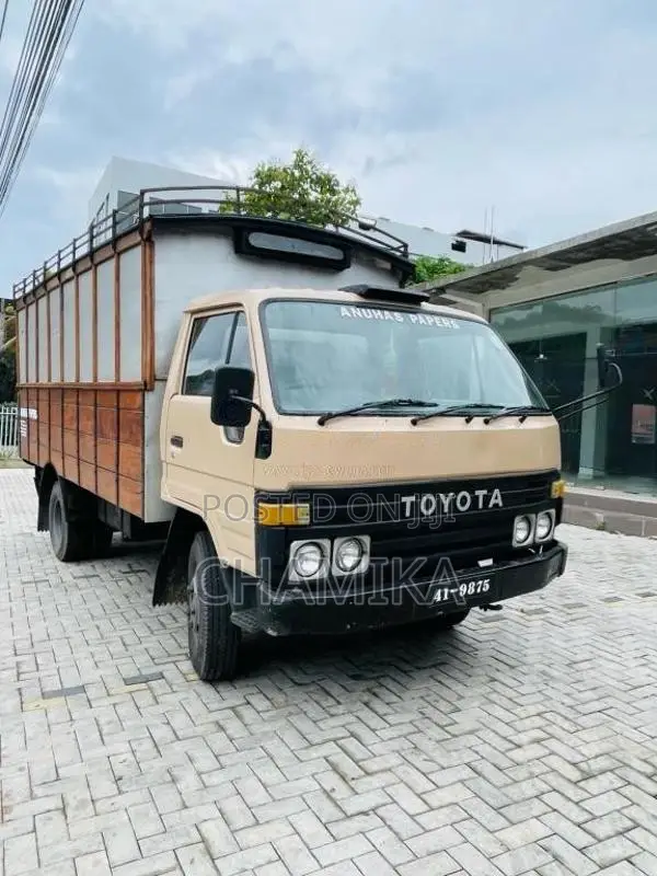 Toyota Dyna 300 1987 Lorry (Used)