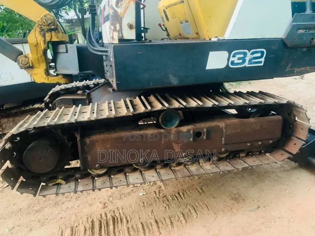 Yanmar Excavator 2014 Heavy-Duty (Used)
