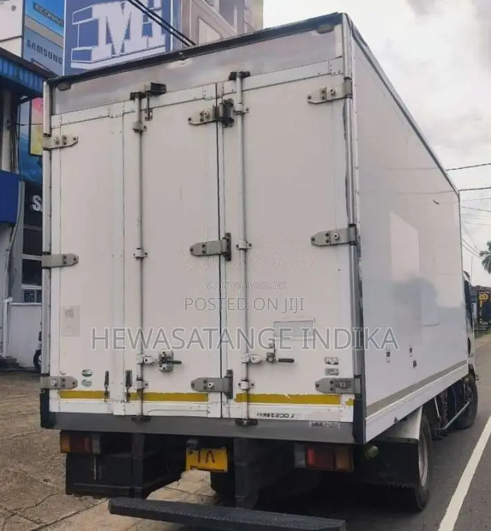 Isuzu Freezer 2014 Lorry (Used)